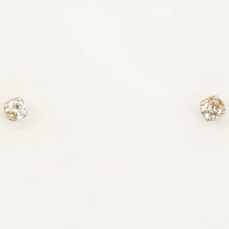 Ett par örhängen med vita stenar Ø5,1mm silver 925/1000 Vikt: 0,9 g