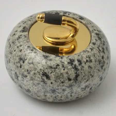  Mini Curling sten Ailsa Craig granit, handgjord i Scotland, Ø4,5cm, box, infoblad.