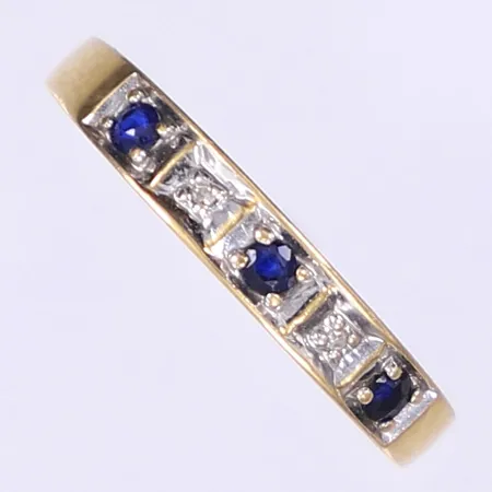 Ring med blå stenar samt diamanter 2xca 0,005ct stl:18 bredd 2-3mm 18K  Vikt: 2 g