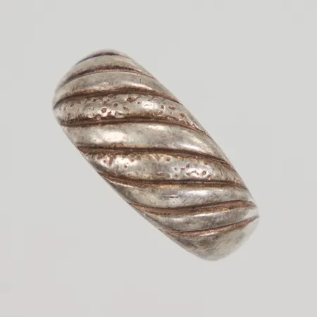 Ring stl 17, bredd 3,6-9,2mm, 830/1000 silver Vikt: 4,5 g