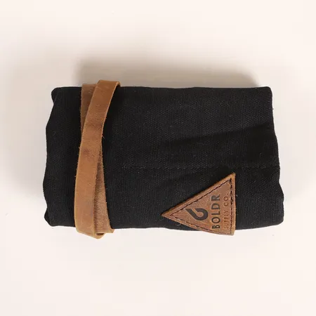 Reseetui BOLDR Supply CO., canvas-tyg med spännband i läder, plats för fyra klockor, bruksslitage.