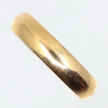 Ring slät stl:18¼, bredd 4,9mm, gravyr, 18K Vikt: 5,9 g