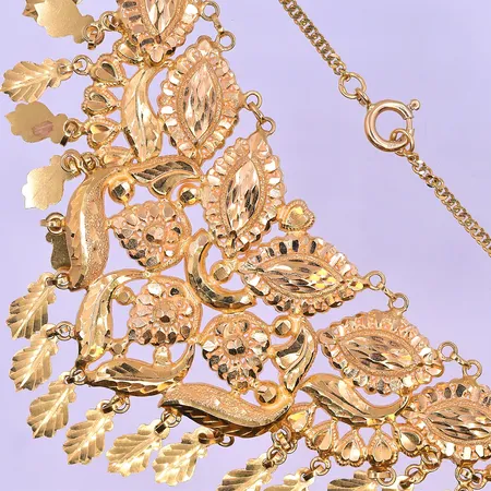Collier längd 43 cm bredd 2-57 mm 21K. Vikt: 30,4 g