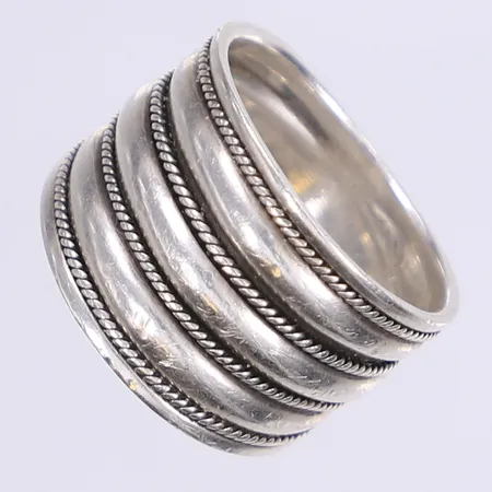 Ring stl:19¼ bredd 10-16mm silver 925/1000 Vikt: 8,3 g