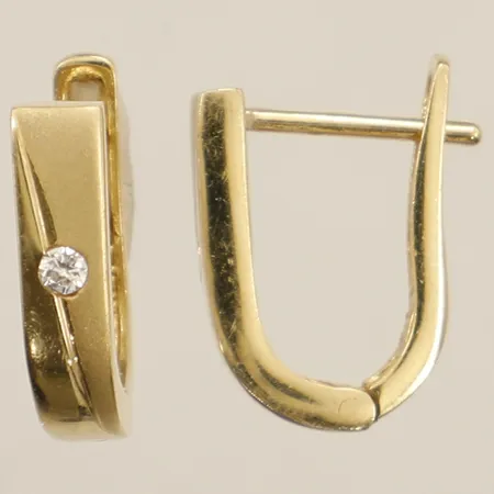 Ett par örhängen med vita stenar 13x3mm defekt lås18K Vikt: 2,6 g