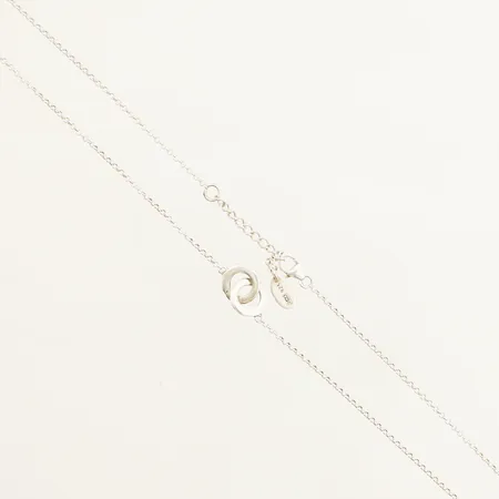 Collier med integrerade hängen med diamant 1x0,01ct, längd 42-45cm bredd 1,1-9,7mm GHA silver 925/1000  Vikt: 3,9 g