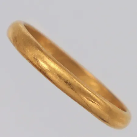 Ring slät stl:18¼, bredd 2,9mm, gravyr, 18K Vikt: 3,4 g