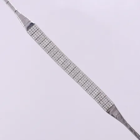 Armband halvstelt med stenar längd ca 18,5cm, bredd 2,8-7,4mm, vitguld, 8K. Vikt: 6,4 g