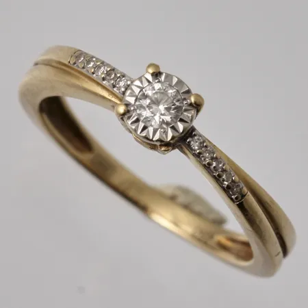Ring stl:16 bredd 1,6-4,2mm, 1st diamant ca 0,08ct, 10st små diamanter, Guldfynd, 18K, 2,44g.