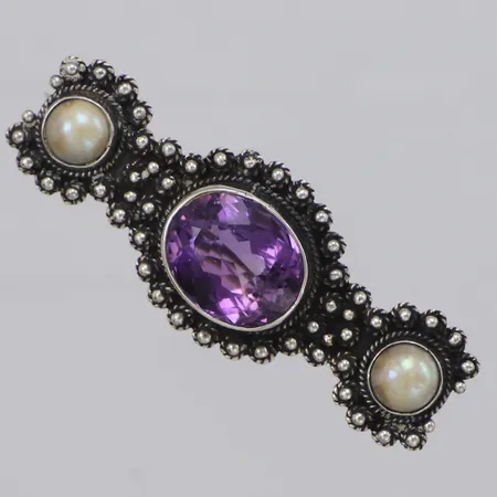 Brosch med sten och pärlor, längd 60mm, bredd 23mm, ostämplad, silver Vikt: 14,4 g