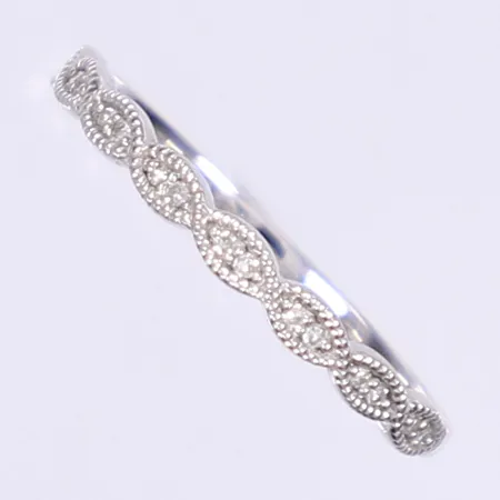 Ring med diamanter 16xca 0,005ct stl:16¾ bredd 2mm, tillv. Guldfynd, vitguld, 18K  Vikt: 1,6 g