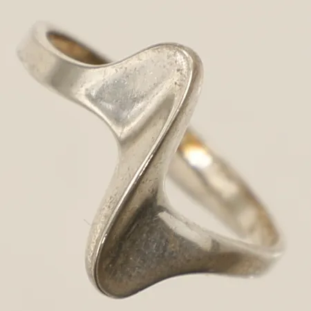 Ring stl:15¾ bredd 11,6mm silver 925/1000 Vikt: 1,4 g