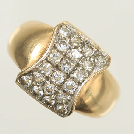 Ring med 20 vita stenar, stl 17¾ bredd 3-13mm, 14K 4,8g totalt