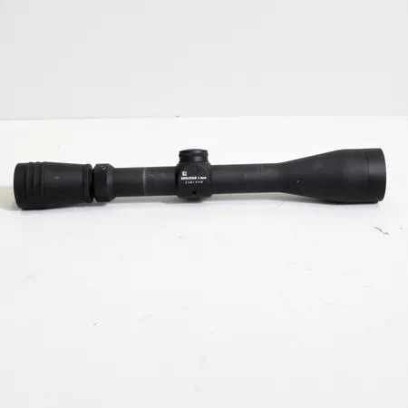  Kikarsikte Redfield Revolution 3-9x40 4-plex kvävefyllt, vattentätt, imfritt och stötsäkert med Accu-Trac-justering (fingervred med klick) och system för snabb målfångning (Rapid Target Acquisition). Matt svart yta. tubdiameter: 1 tum, inga tillbehör