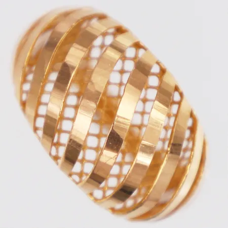 Ring genombrutet mönster stl:16½, bredd 2,3-14mm, 21K Vikt: 3,8 g