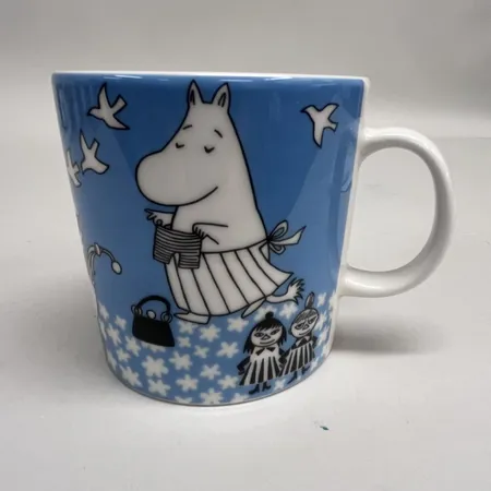 Muminmugg Fred (2023-), Moomin Arabia, höjd 9cm, Ø9cm. Skickas med paket.