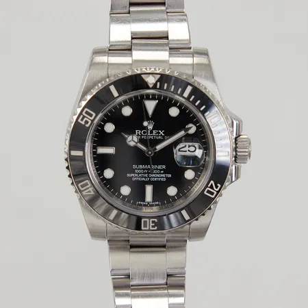 Herrur Rolex Submariner stål, automat, 40mm, datum, referensnummer 116610LN, serienummer 018A12J5, Cal. 3135, verknummer 3 3462380 , safirglas,  oysterlänk, total längd 18,5cm, stål, viklås, tag, box, cert Nymans Ur November 2010, defekt viklås, hack/repor på boett samt länk
