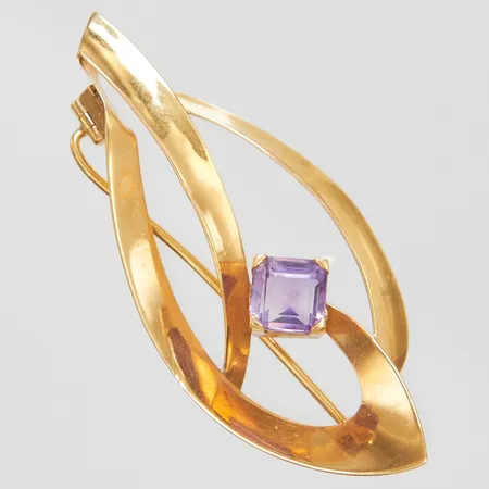 Brosch med ametist längd 4,5cm, bredd 20,5mm, 18K Vikt: 3,5 g