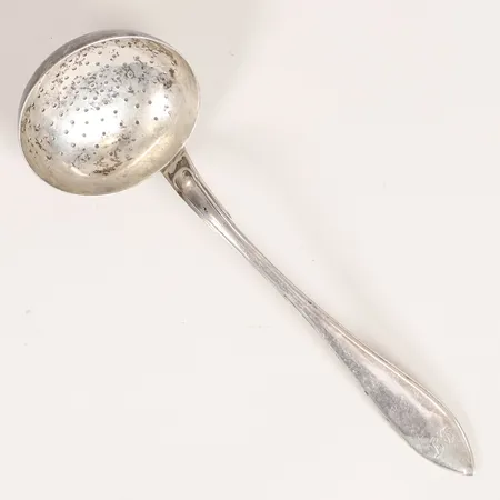Ströare modell svensk spets, monogramgravyr, längd 191mm, silver 830/1000 Vikt: 56,6 g