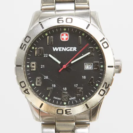 Herrur Wenger stål, quartz Ø43mm, datum, stållänk, repigt glas, repor på boett, extra länkbitar, box