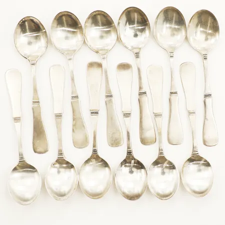 Tolv kaffeskedar längd 11cm silver 830/1000 Vikt: 162,6 g