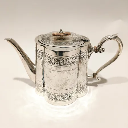 Tekanna med lockknopp i ben/horn, höjd ca 15cm längd 25cm Lale Silverware & Co Ltd Istanbul Turkiet silver 925/1000 bruttovikt 863,9g Vikt: 863,9 g