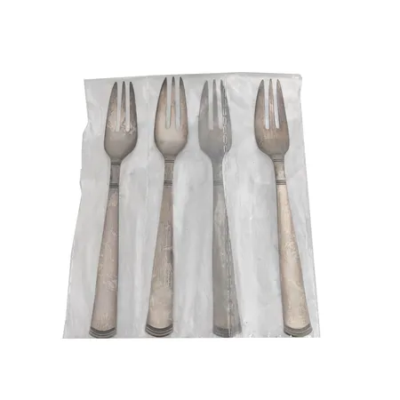Bakelsegafflar modell Rosenholm silver 830/1000, 4 stycken, längd 13,8 cm, Jacob Ängman GAB, förefaller oanvända, förvaras i sina ursprungliga plastkonvolut Vikt: 72,4 g