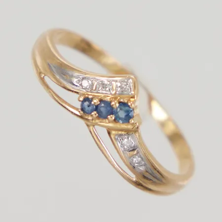Ring stl 18¾, åttkantsslipade diamanter 5x ca 0,005ct, blå stenar, bredd 1,5-8,7mm, GFAB, 18K Vikt: 1,6 g