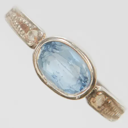 Ring med stenar stl:17, bredd: 1,5-6mm, uppklippt skena, silver 835/1000 Vikt: 1,6 g