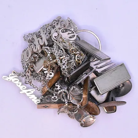 Diverse silver 830/1000. Vikt: 65,2 g