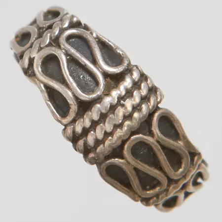 Ring justerbar storlek, skev, silver 925/1000 Vikt: 2,2 g