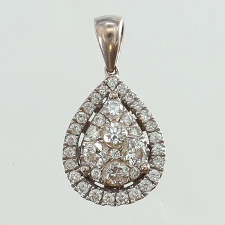Hänge med diamanter 5 x 0,05ct 26 x 0,01ct 7 x 0,0075ct totalt ca 0,35ctv Kvalité ca W(H)/SI GHA vitguld 18K.  Vikt: 1,4 g