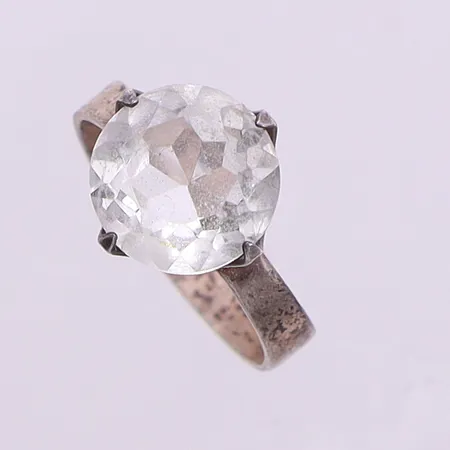 Ring med sten, stl:17 bredd 4,6-10,5mm, sten något lös, silver 830/1000 Vikt: 2,2 g