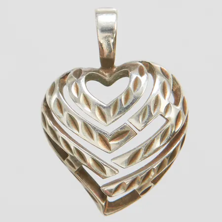 Hänge hjärta längd inkl ögla 2,5cm, bredd 18mm, silver 925/1000 Vikt: 3,2 g