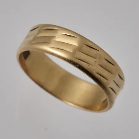 Rin stl:15¾ bredd 5mm, personlig gravyr, 18K, 2,95g.