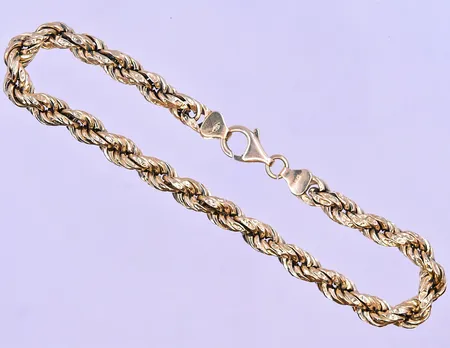 Armband Cordell längd 21,5 cm bredd 6 mm klämskador finns ihålig 18K. Vikt: 8,8 g