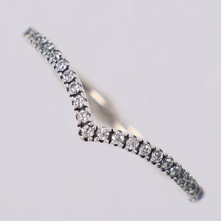 Ring Pandora med vita stenar stl: ca 19 bredd: ca 1mm ALE 925/1000 silver Vikt: 1,7 g
