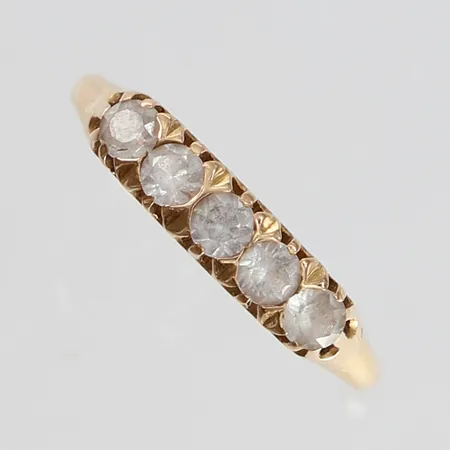 Ring med vita stenar stl:17 bredd 1,2-3,8mm 18K. Vikt: 1,9 g