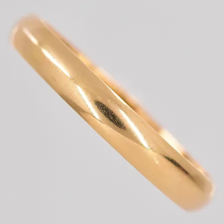 Ring stl:22¼ graverad 18K Vikt: 4 g