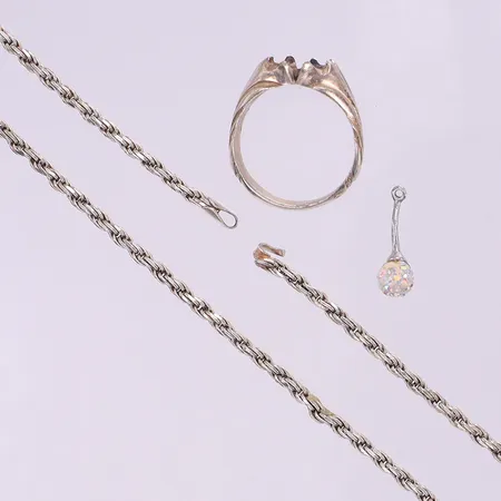 Klackring med sten, stl:18¼ bredd 4,2-15,5mm, silver 925/1000 Vikt: 4,2 g