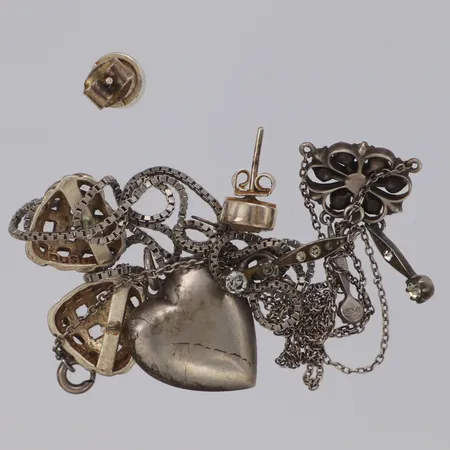 Diverse silver, defekt, 830-925/1000 silver Vikt: 15,3 g