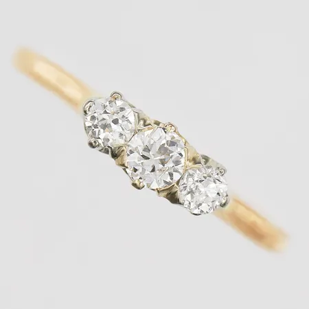 Ring med gammalslipade diamanter totalt ca 0,30ct, stl: 16¾, 18K guld Vikt: 1,7 g
