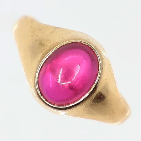 Ring med röd sten, stl16¾ bredd 1,9-10mm, 18K Vikt: 2,7 g