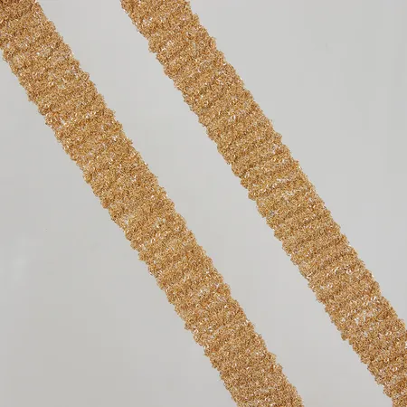 Collier ca 70cm bredd ca 18cm, ojämnheter, ostämplad 18K,  Vikt: 82,9 g