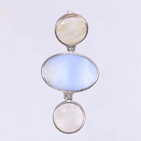 Hänge med blå sten och pärlemor 46x21mm tillv. Guldfynd silver 925/1000 Vikt: 7,4 g
