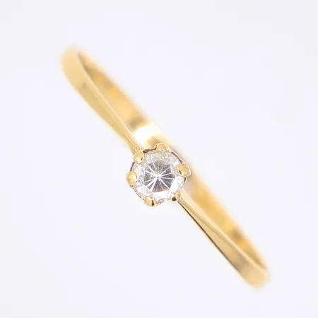 Ring med vit sten, stl:16½ bredd: 1-3,2mm, 18K, Vikt: 0,7 g