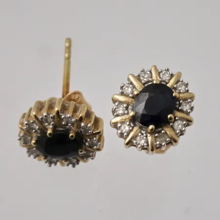 Örhängen 8,3x9,6mm, totalt 2st safirer, 20st diamanter, Guldfynd, 18K, 2,41g.