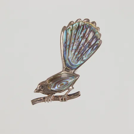 Broch fågel, abalonepärla, ca 38x40mm, 925/1000 silver Vikt: 6,8 g