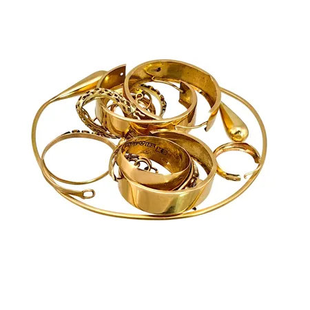 Diverse smycken i 18K guld, defekter Vikt: 15,6 g