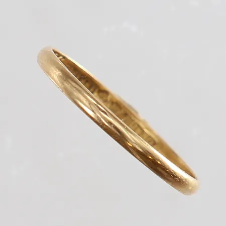 Ring slät stl:16¼ bredd 1,8mm gravyr 18K Vikt: 0,8 g